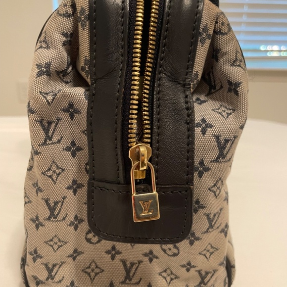 Louis Vuitton Monogram Josephine Women Bag - Picture 3 of 13